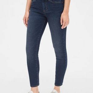 Gap - True Skinny Ankle Jeans - Size 29R